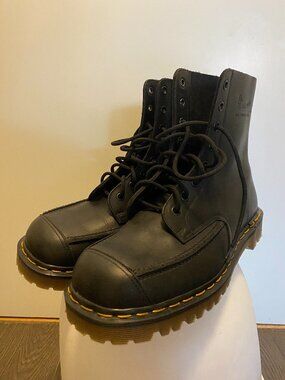 DOC MARTENS MADE IN ENGLAND '8017' 8-EYE LACE UP BOOTS SIZE UK 8 / US 9
